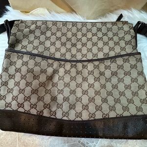 Gucci GG Canvas shoulder Bag